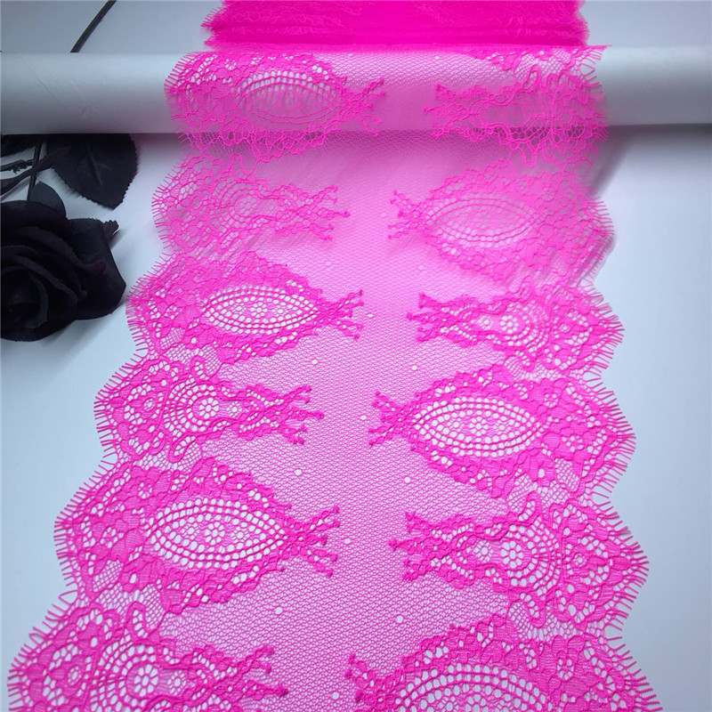 Embroidery Workshop - Tessuti di pizzo ricamato con ciglia