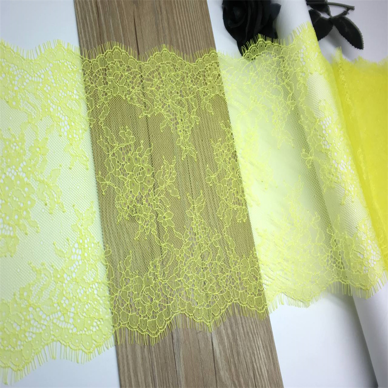 Tessuti di pizzo ricamato con  - Embroidery Workshop recensione e prezzo