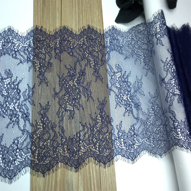 Tessuti di pizzo ricamato con  - Embroidery Workshop recensione e prezzo