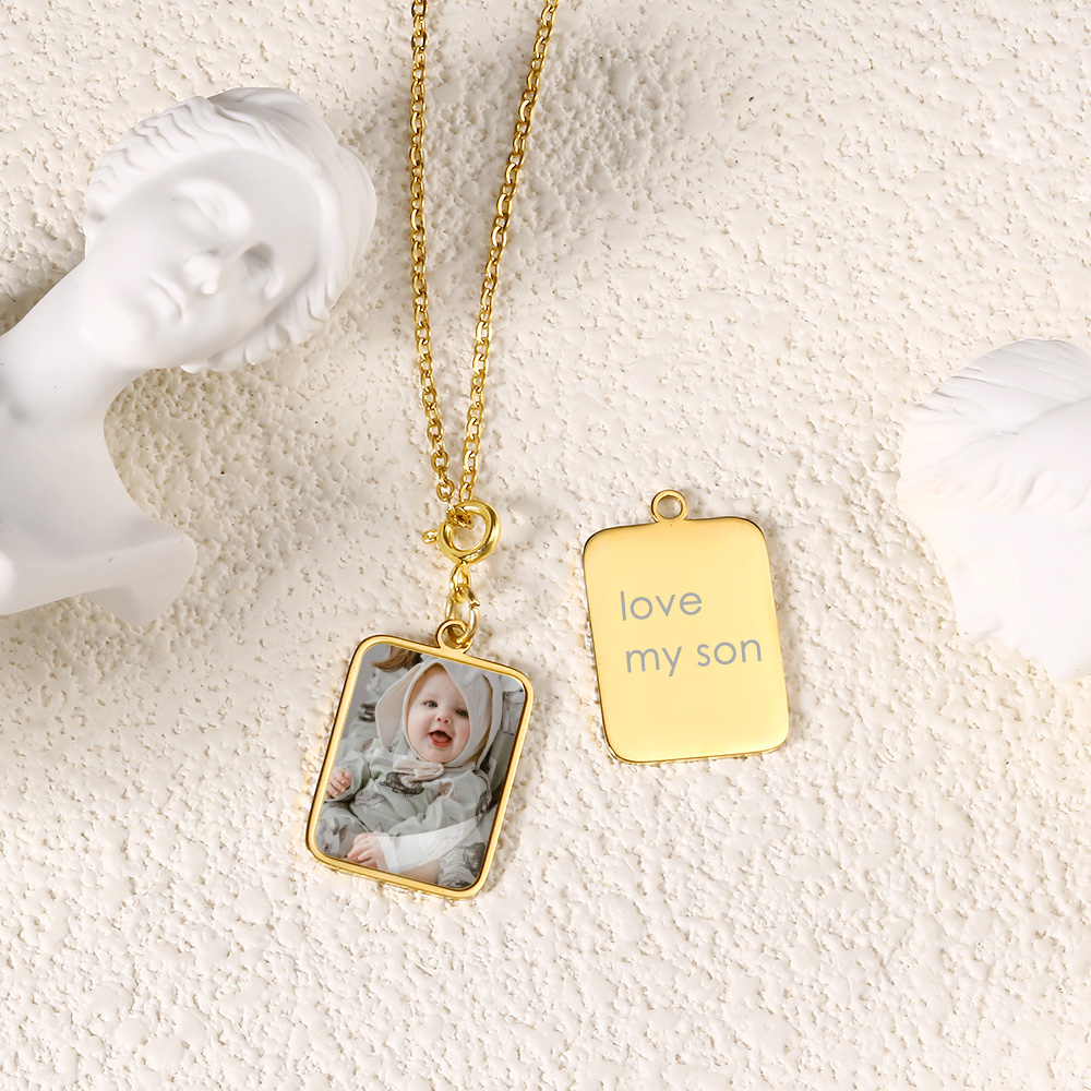 Collana con ciondolo bandiera  - Embroidery Charm recensione e prezzo