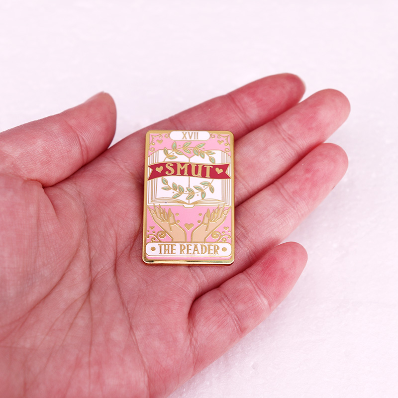 SMUT The Reader Book Spilla sm - Embroidery Wallet recensione e prezzo
